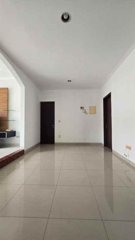 dijual rumah green lake city cluster east asia 10x20