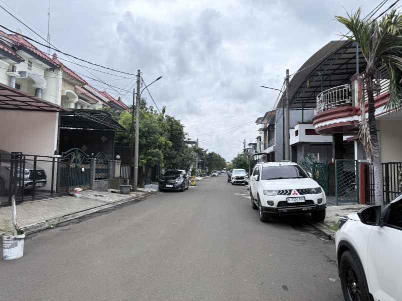 dijual rumah harapan indah