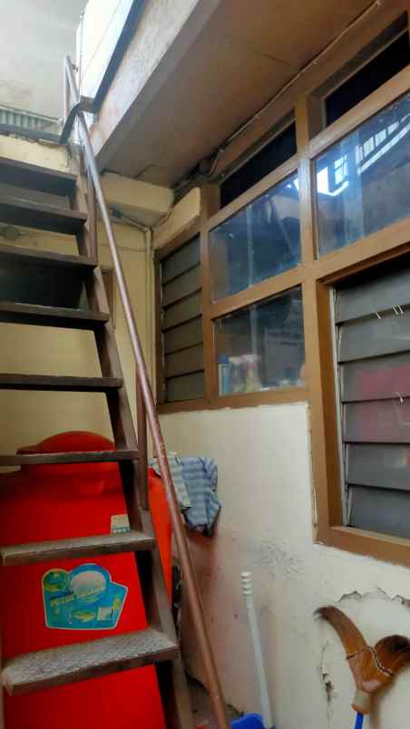dijual rumah hook lokasi strategis di sayap jl braga
