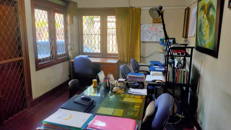 dijual rumah hook lokasi strategis di sayap jl braga