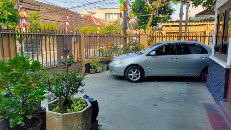 dijual rumah hook lokasi strategis di sayap jl braga