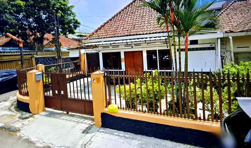 dijual rumah hook lokasi strategis di sayap jl braga