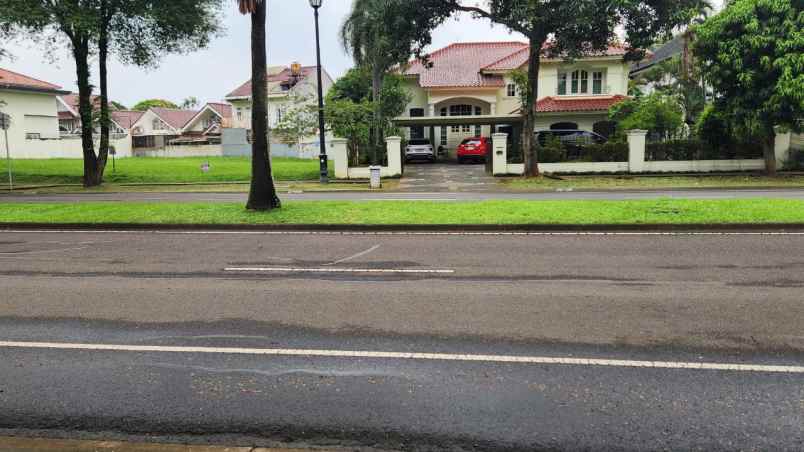 dijual rumah jalan boulevard palem raya