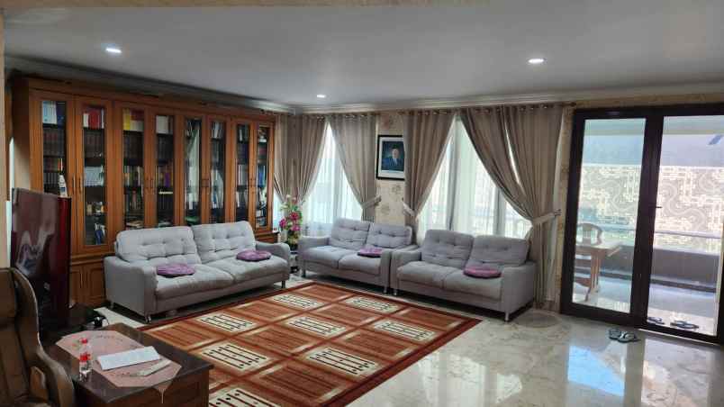 dijual rumah jalan boulevard palem raya