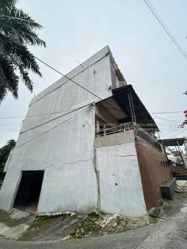 dijual rumah jalan brigjend katamso gg