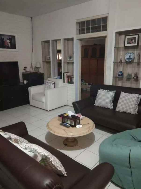 dijual rumah jalan budi dekat pesantren cibabat