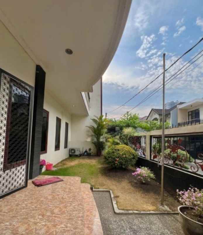 dijual rumah jalan darmo hill
