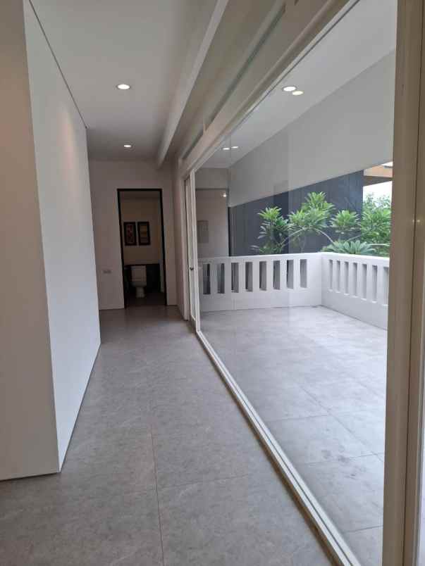 dijual rumah jalan graha famili