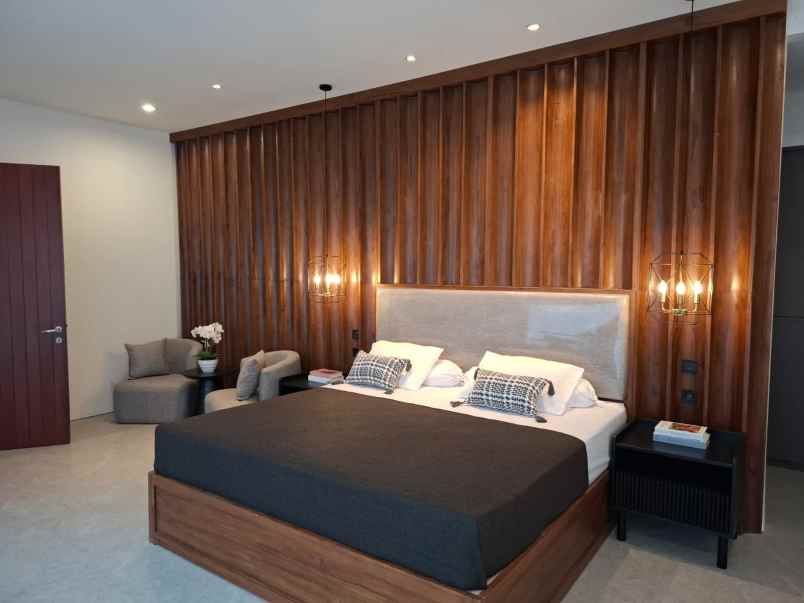 dijual rumah jalan graha famili