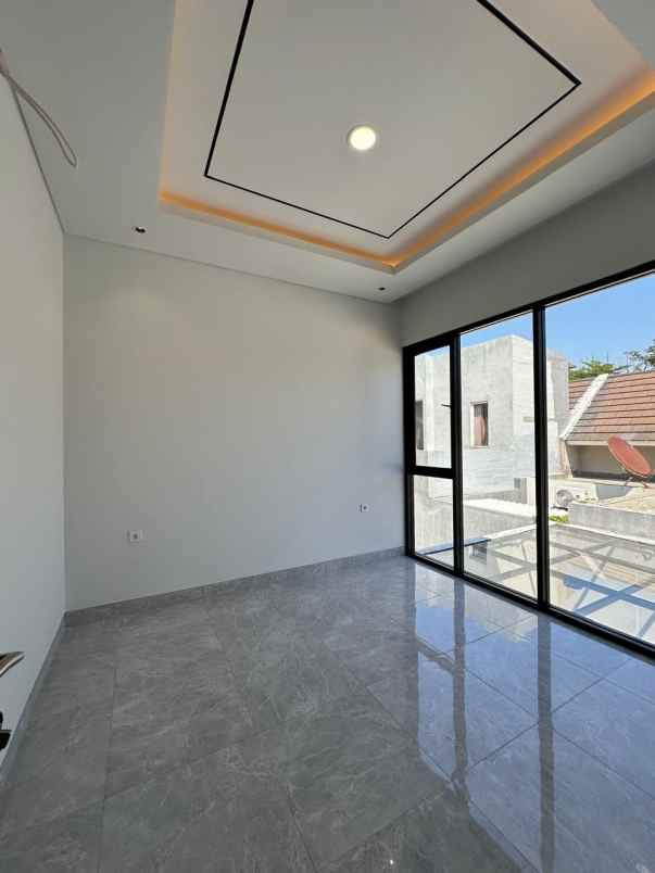 dijual rumah jalan greenlake