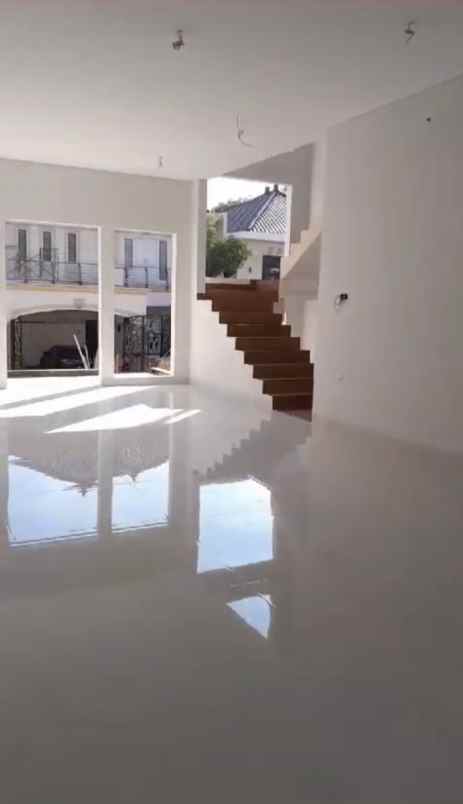 dijual rumah jalan puri widya kencana