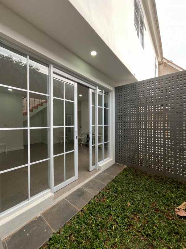 dijual rumah jalan raya cinere limo