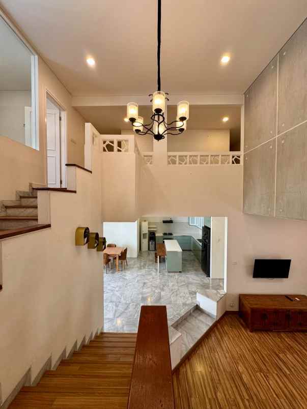 dijual rumah jalan raya cipete jakarta