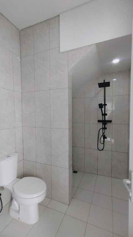 dijual rumah jalan raya lengkong wetan