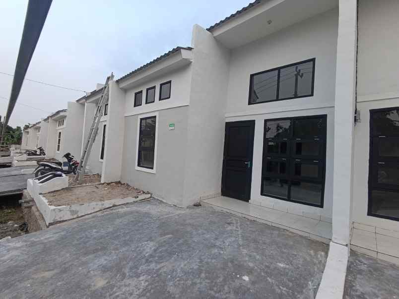 dijual rumah jalan raya megu cisoka