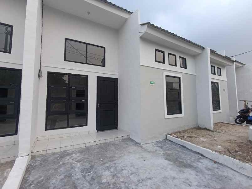 dijual rumah jalan raya megu cisoka