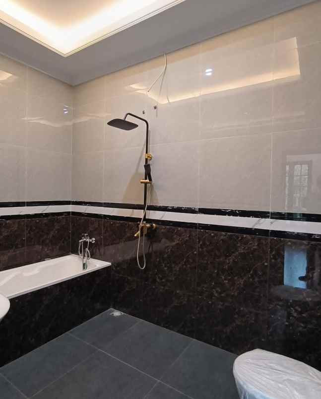 dijual rumah jalan raya pejaten