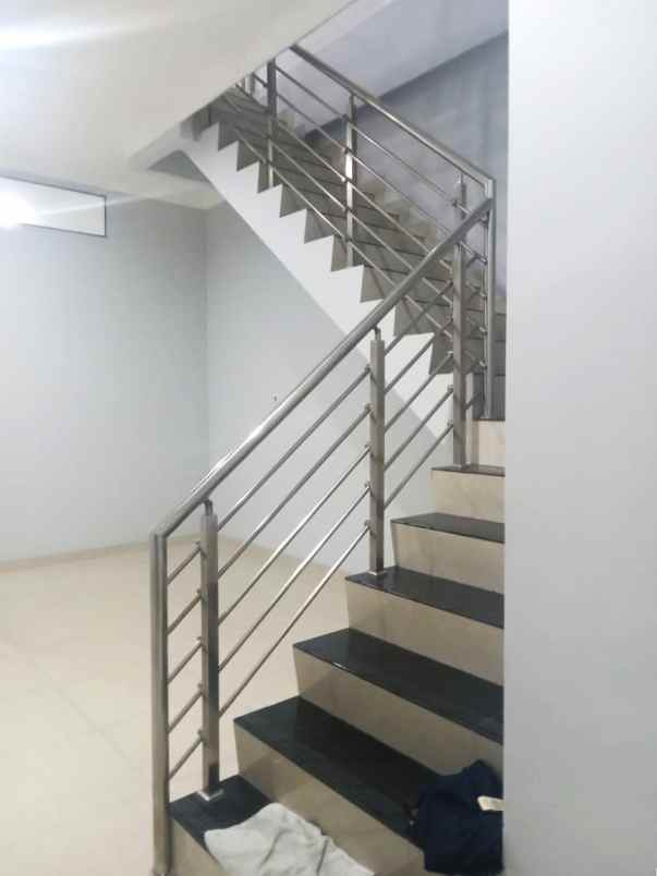 dijual rumah jalan raya pejuang medan