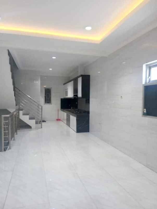 dijual rumah jalan raya pejuang medan