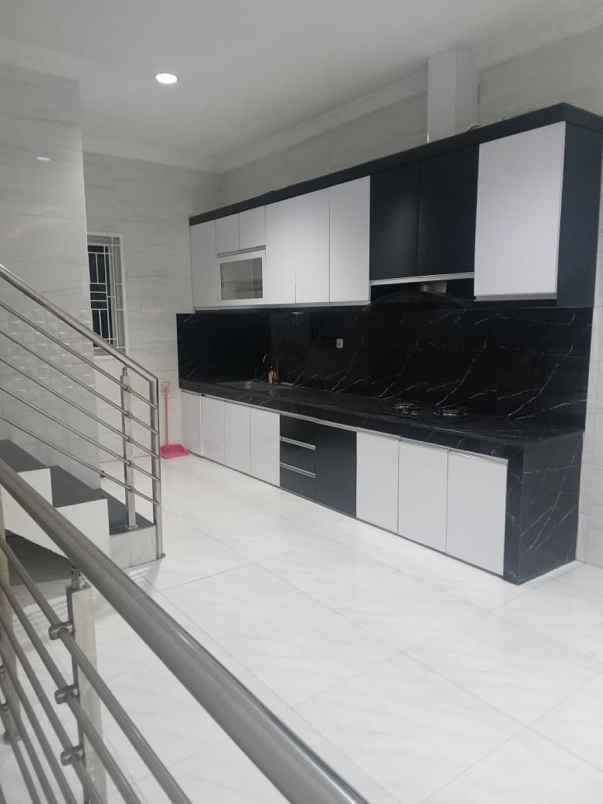 dijual rumah jalan raya pejuang medan