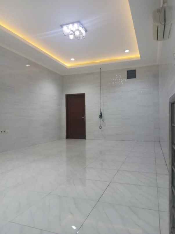 dijual rumah jalan raya pejuang medan