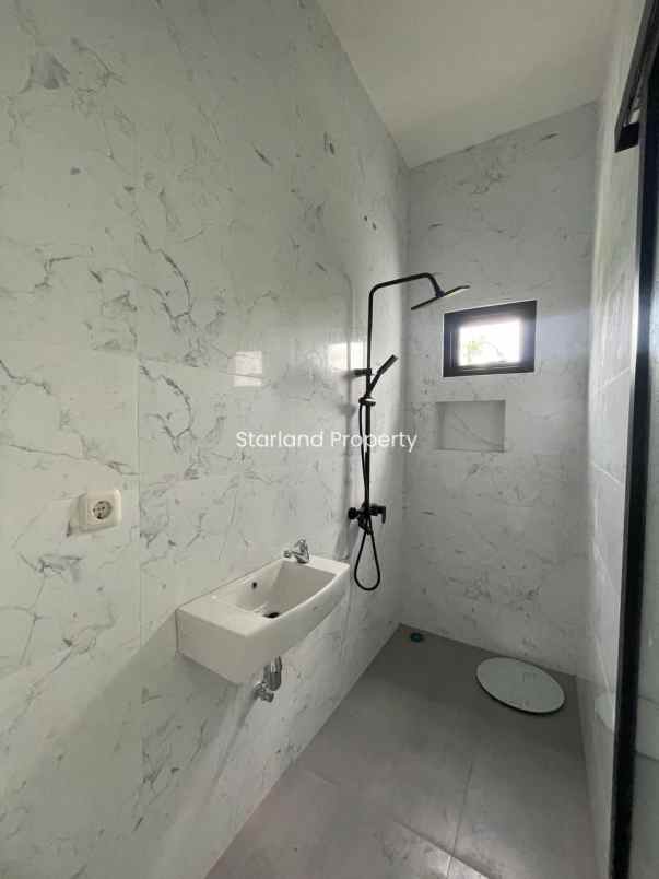 dijual rumah jalan raya permata bintaro