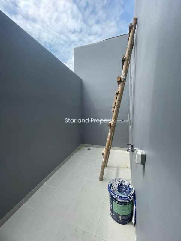 dijual rumah jalan raya permata bintaro