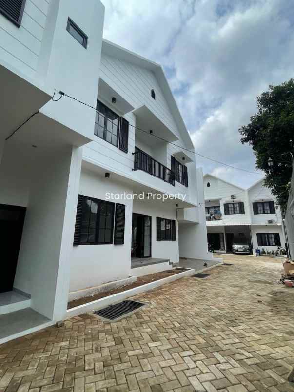 dijual rumah jalan raya permata bintaro