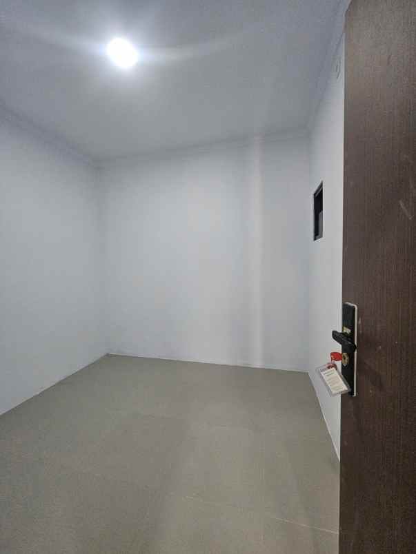 dijual rumah jalan raya tugu macan