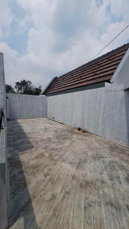 dijual rumah jalan raya tugu macan