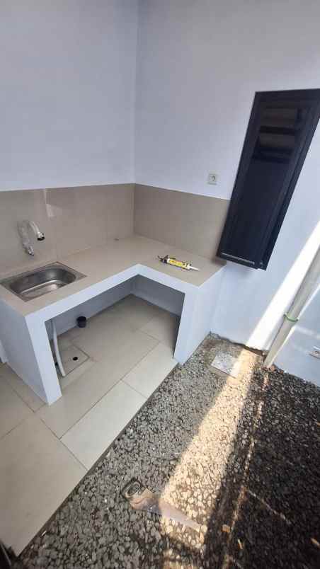 dijual rumah jalan raya tugu macan
