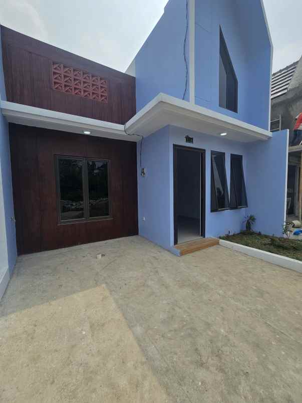 dijual rumah jalan raya tugu macan