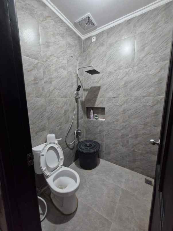 dijual rumah jalan royal park 1 citraland