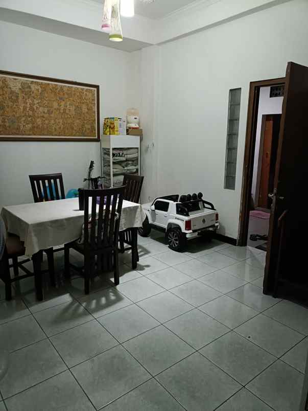 dijual rumah jalan sadewa