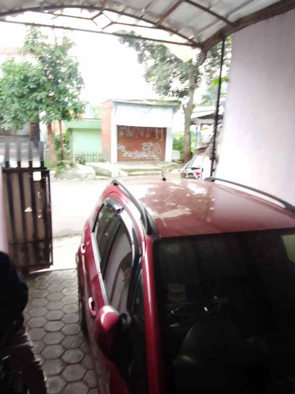 dijual rumah jalan sarijadi