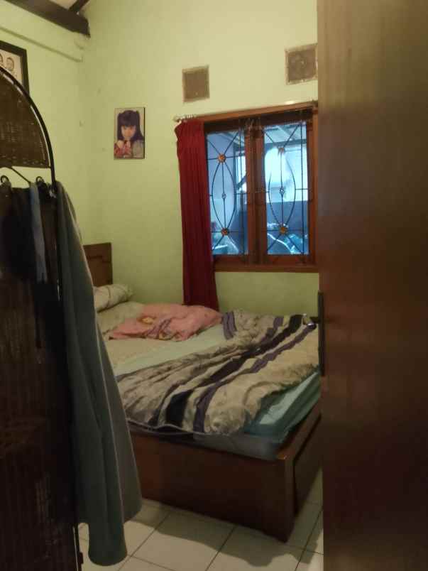 dijual rumah jalan sarijadi