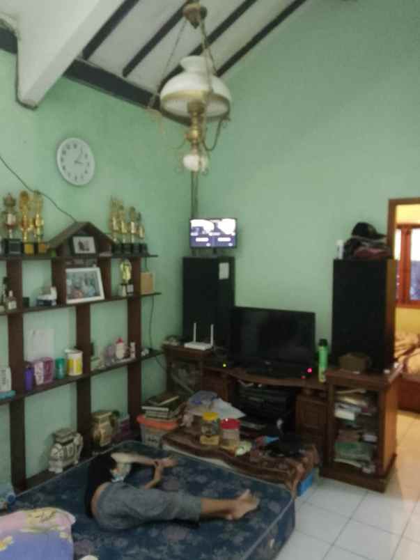 dijual rumah jalan sarijadi