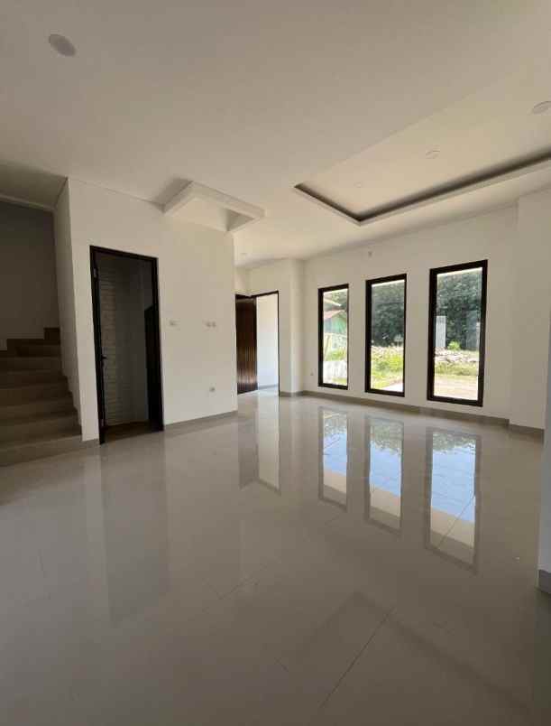 dijual rumah jl alternatif sentul