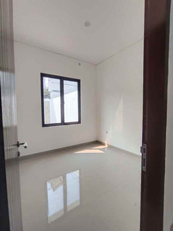 dijual rumah jl alternatif sentul