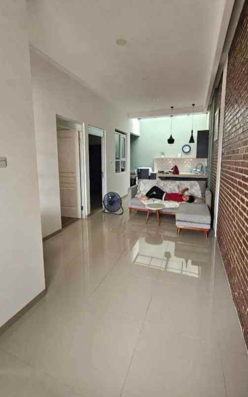 dijual rumah jl cijambe