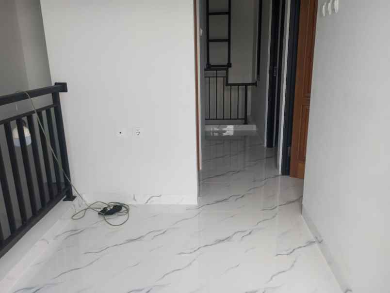 dijual rumah jl cilangkap cipayung