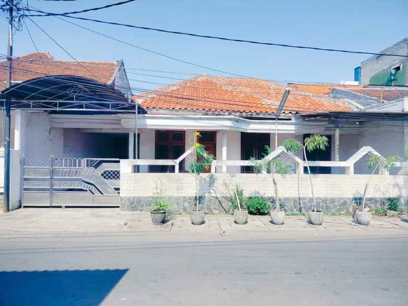 dijual rumah jl cipunegara darmo kec