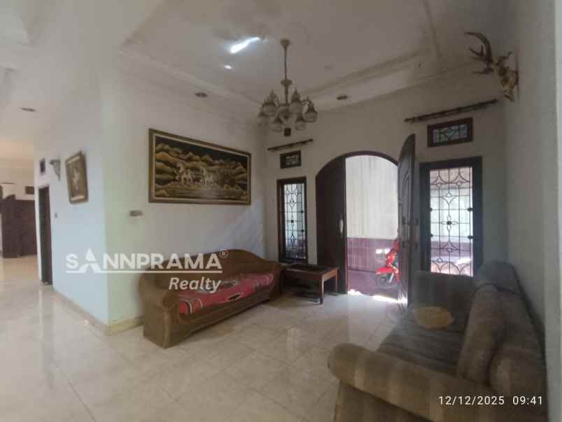 dijual rumah jl damai