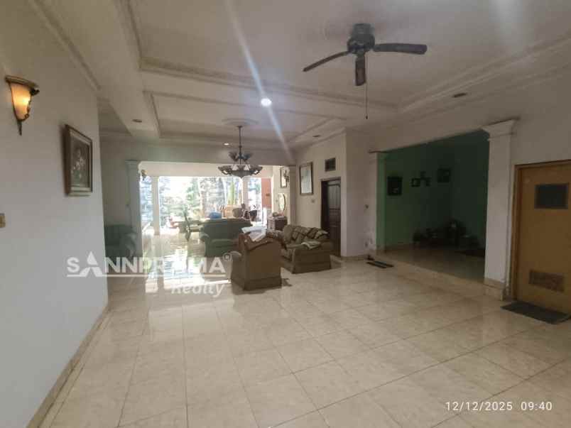 dijual rumah jl damai