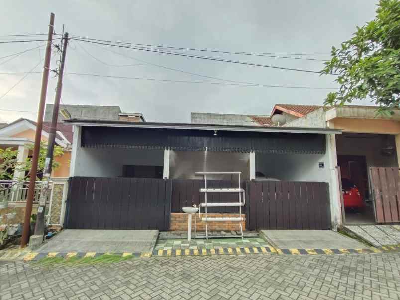 dijual rumah jl gito gati