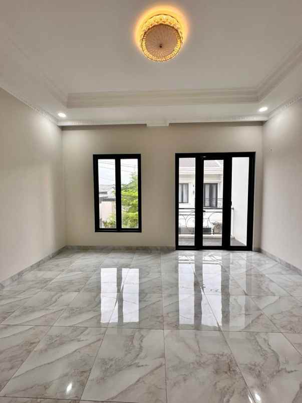 dijual rumah jl jatiwaringin