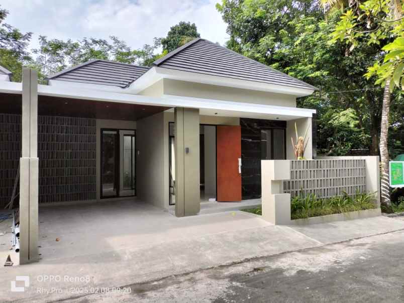 dijual rumah jl kaliurang km 12 5