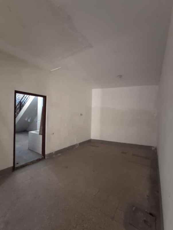 dijual rumah jl lombok gubeng