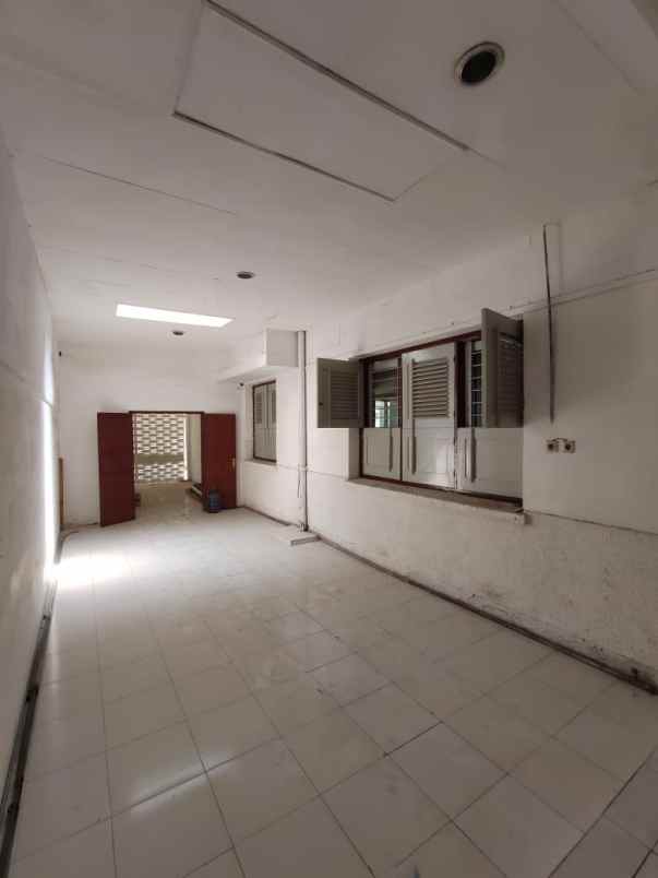 dijual rumah jl lombok gubeng