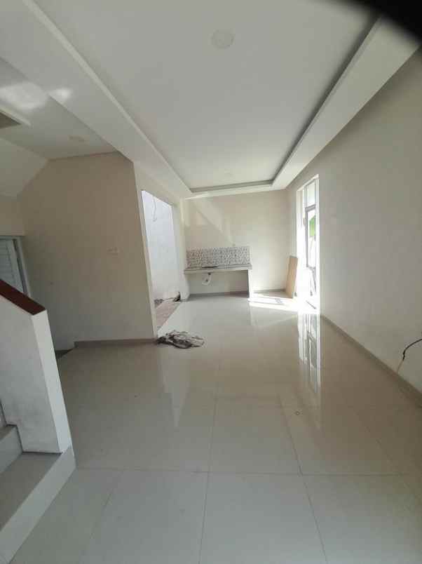 dijual rumah jl merkuri